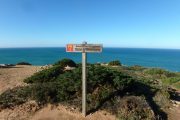 Senderismo costero en la costa sur de Lisboa en el Parque Natural de Arrabida